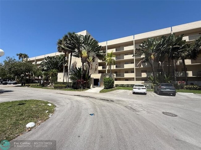 Building Photo - 2900 NW 42nd Ave