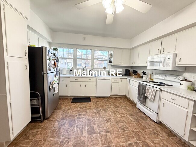 Foto del edificio - 920 E 4th St