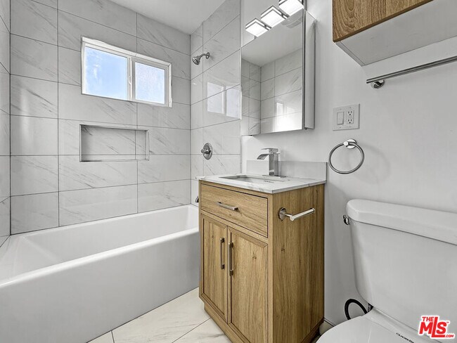 Foto del edificio - 211 E 81st St