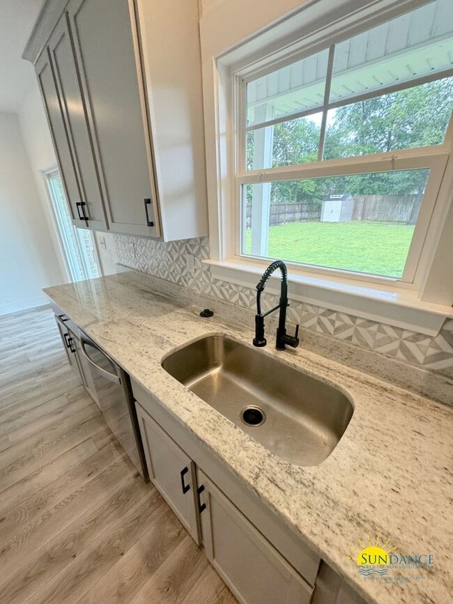Foto del edificio - Custom details in this 3 Bedroom Niceville...