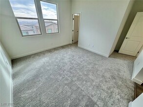 Building Photo - 1548 Little Penguin St