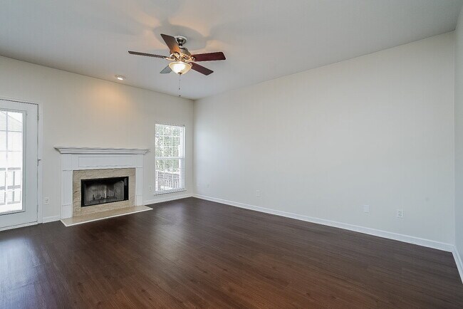 Foto del edificio - 5051 Preserve Blvd