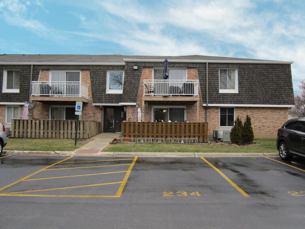 4604 Kings Walk Dr Unit 1C, Rolling Meadows, IL 60008 Condo for Rent in Rolling Meadows, IL