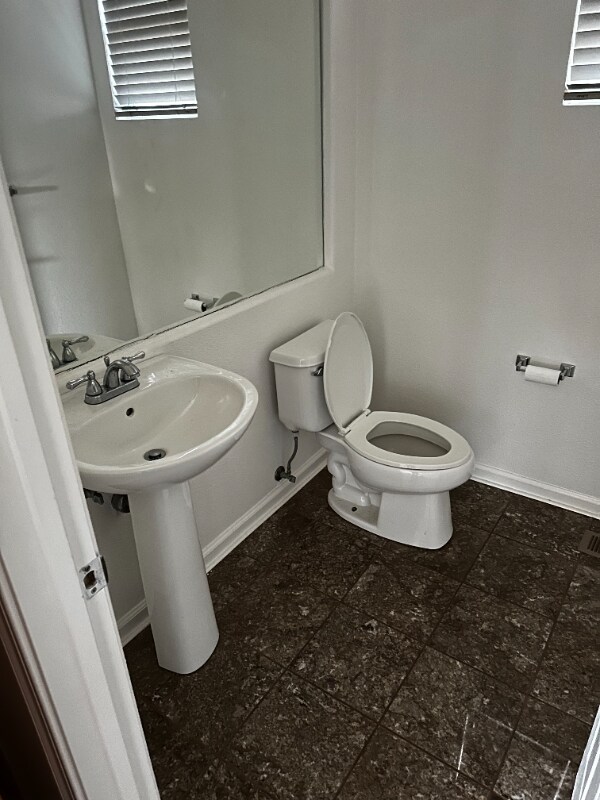 Building Photo - 253 Bay Ridge Dr