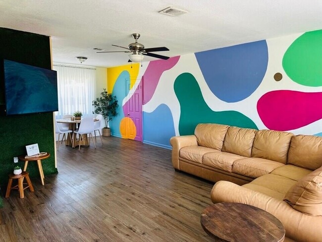 Foto del edificio - 4936 S Lakewood Dr