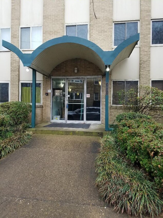 1005 Woodrow Ave, Norfolk, VA 23507 Condo for Rent in Norfolk, VA