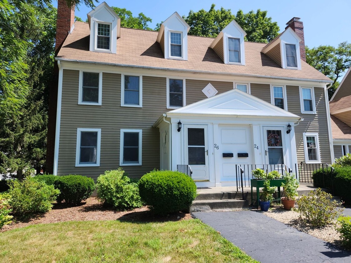 Foto principal - Newton Manor 3 Bedroom Townhome