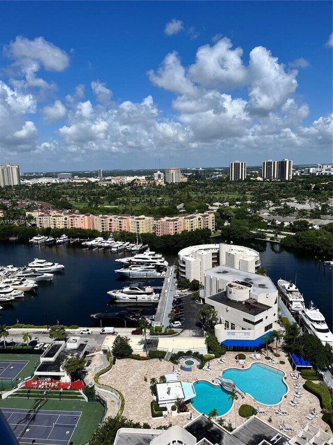 Foto del edificio - 19707 Turnberry Way