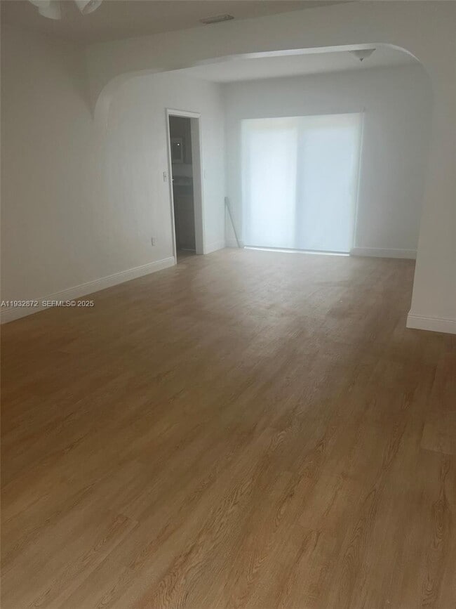 Foto del edificio - 11925 NW 5th Ave