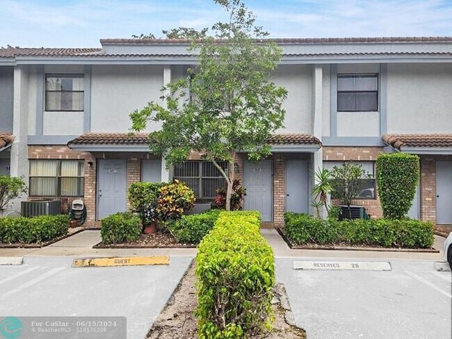 Foto del edificio - 9847 Riverside Dr