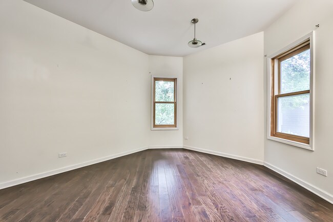 Building Photo - 3516 W Belden Ave