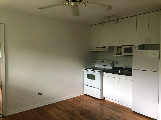 Building Photo - 29W513 Forestview Dr