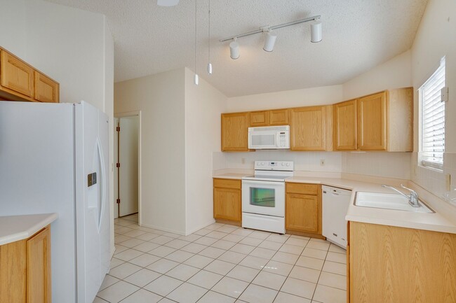 Foto del edificio - Beautiful, Clean 3Bdrm, 2ba home on East s...