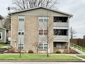 Building Photo - 523 1/2 S Sandusky Ave