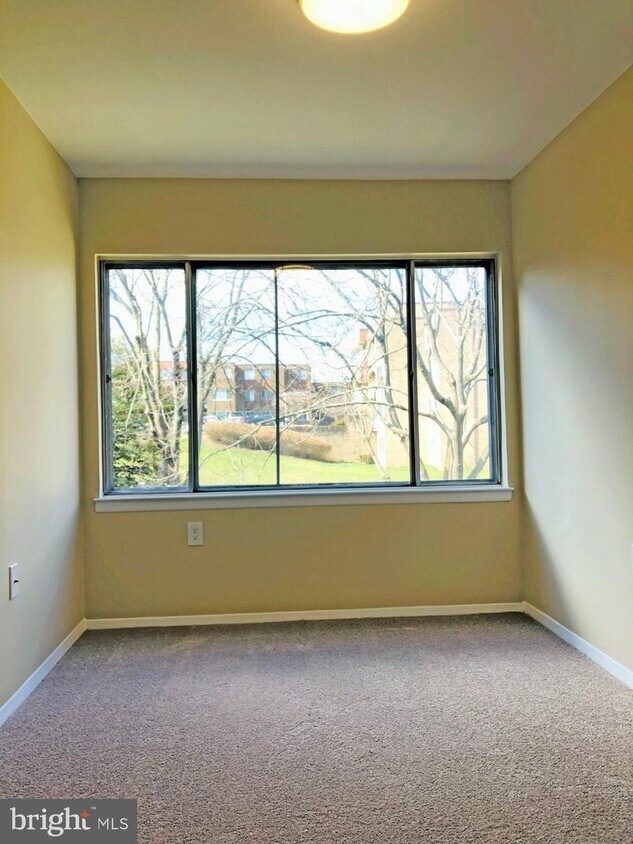 422 Girard St Unit 203, Gaithersburg, MD 20877 Condo for Rent in