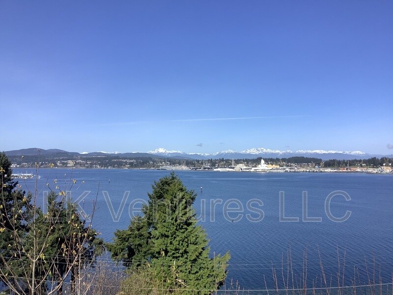 406 Farragut Ave N Unit 406, Port Orchard, WA 98366 Condo for Rent in