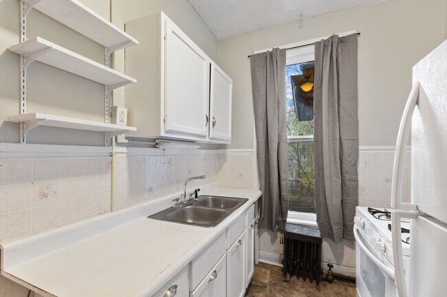 Foto del edificio - 940 Woodruff Place Middle Dr