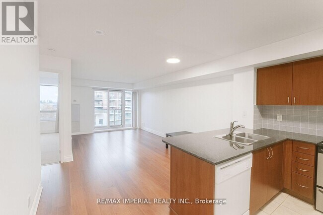 Photo du bâtiment - 75 S Town Centre Blvd