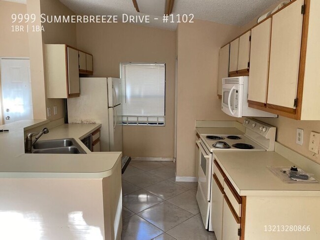 Foto del edificio - Spacious 1/1 in Summerbreeze Condominums