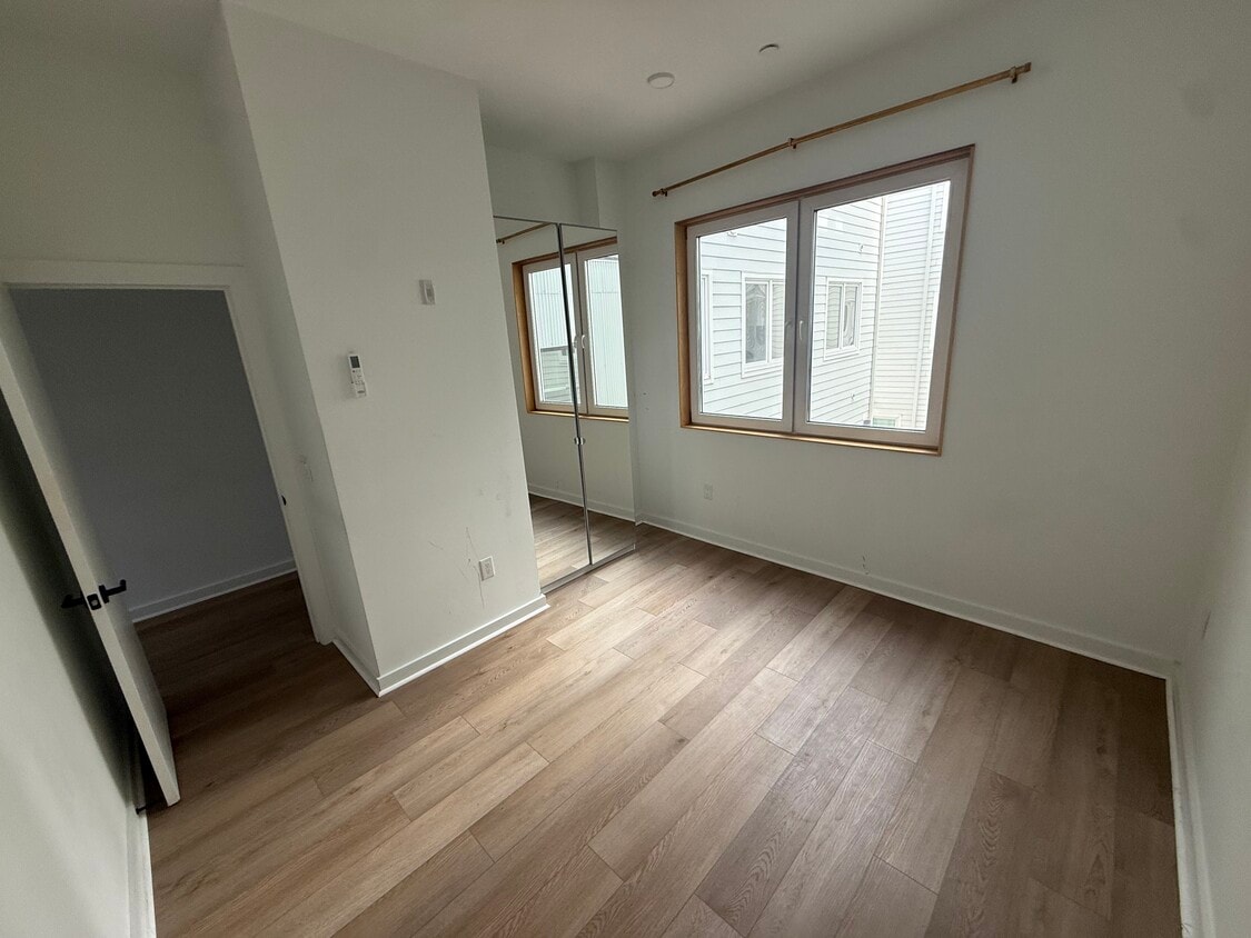 Building Photo - 1308-10 N. Front