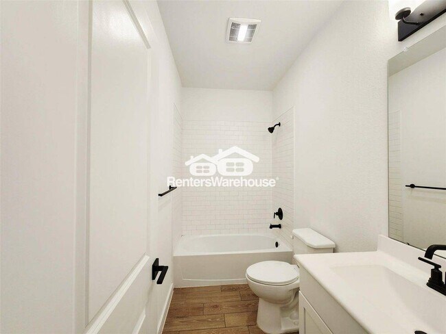 Building Photo - 8430 Bay Rdg Cir