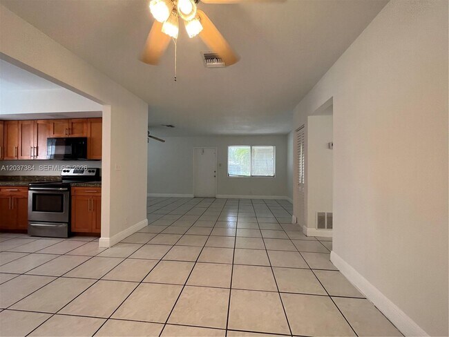 Foto del edificio - 240 NW 48th Ct