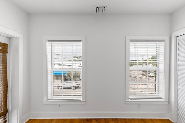 Building Photo - 1108 White St