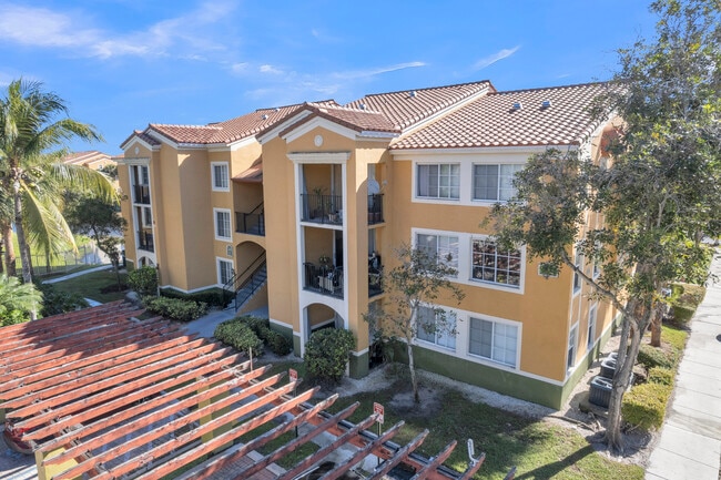Building Photo - 2400 E Preserve Way