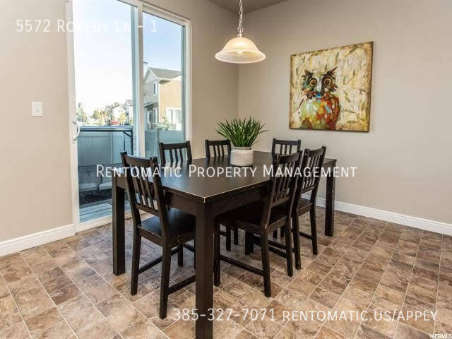 Foto del edificio - 5572 Rokeby Ln