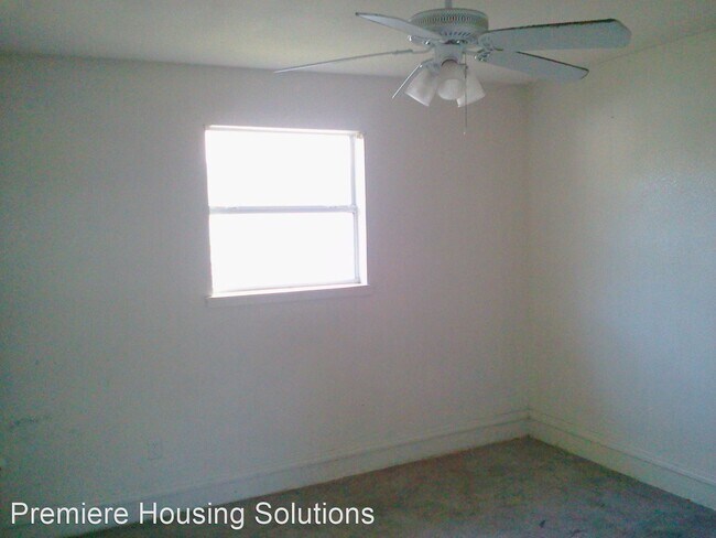 Building Photo - 3 br, 1 bath House - 1014 w 10th St