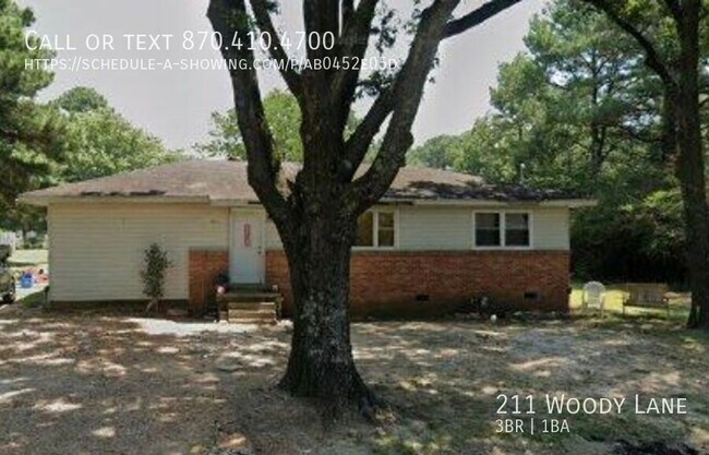 Building Photo - Move in special $800!! Spacious 3 bed 1 ba...