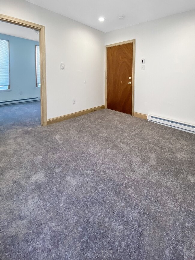 Building Photo - Renovated 1 bedroom Apartment for Rent