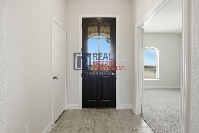 Foto del edificio - Refined 3-Bedroom Single-Story Home with Versatile Layout