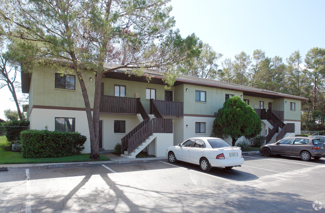 Building Photo - College Pines