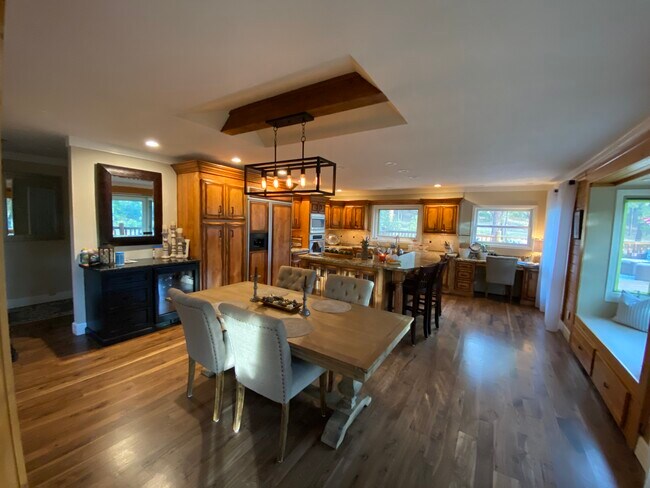 Building Photo - 357 Skyview Dr