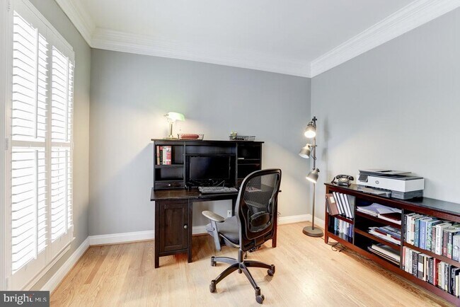 Building Photo - 2945 Oakton Knoll Ct