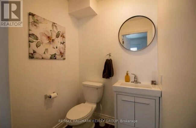 Photo du bâtiment - 119 Hinton Ave N