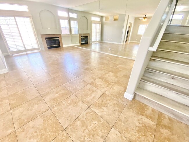 Building Photo - STUNNING 2 BEDROOMS 2.5 BATHROOMS TWO STORY TOWNHOUSE IN GATED COMMUNITY!