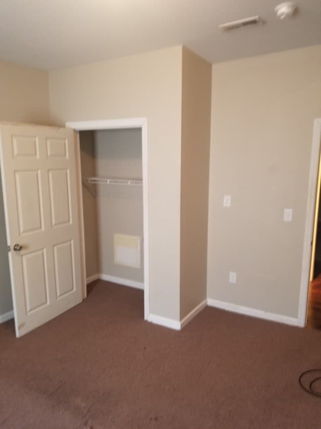 1 bedroom apt, closet - 5201 Germantown Ave