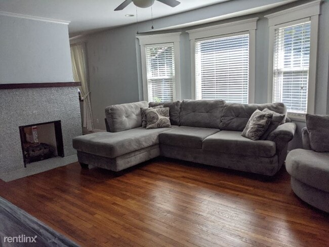 Building Photo - 4 br, 2.5 bath House - 310 Kings Highway