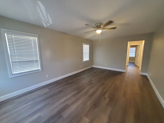 Foto del edificio - 1208 Hillsboro St