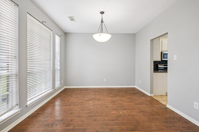 Foto del edificio - 7414 Dane Hill Dr