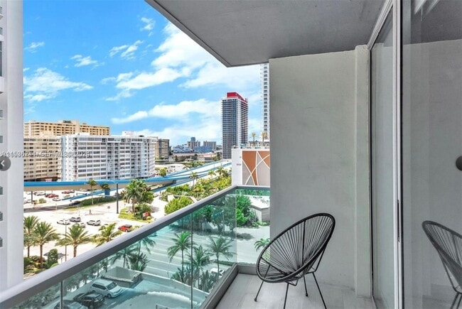 Building Photo - 4001 S Ocean Dr