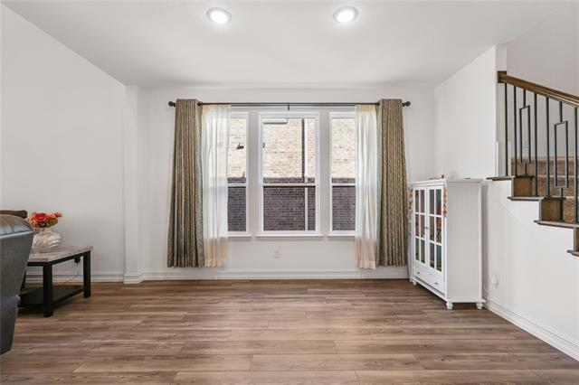 Foto del edificio - 528 Wickerdale Wy