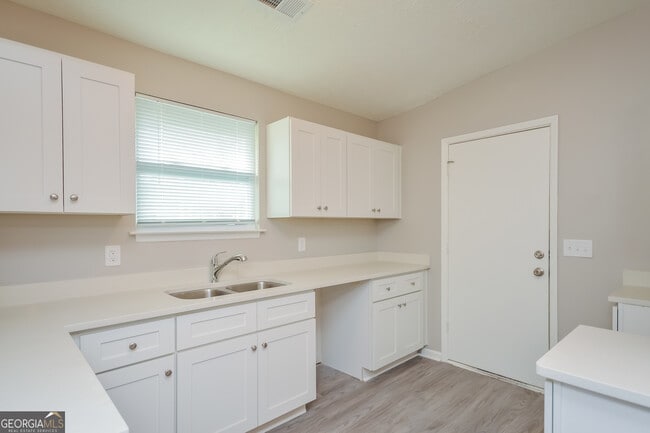 Building Photo - 5586 Mallard Trail