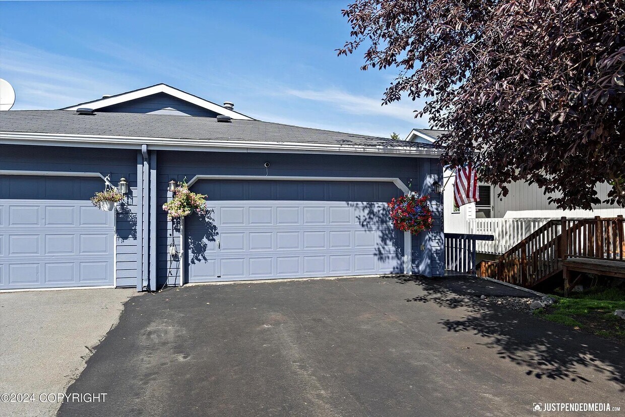 Primary Photo - 10290 Valley Park Dr