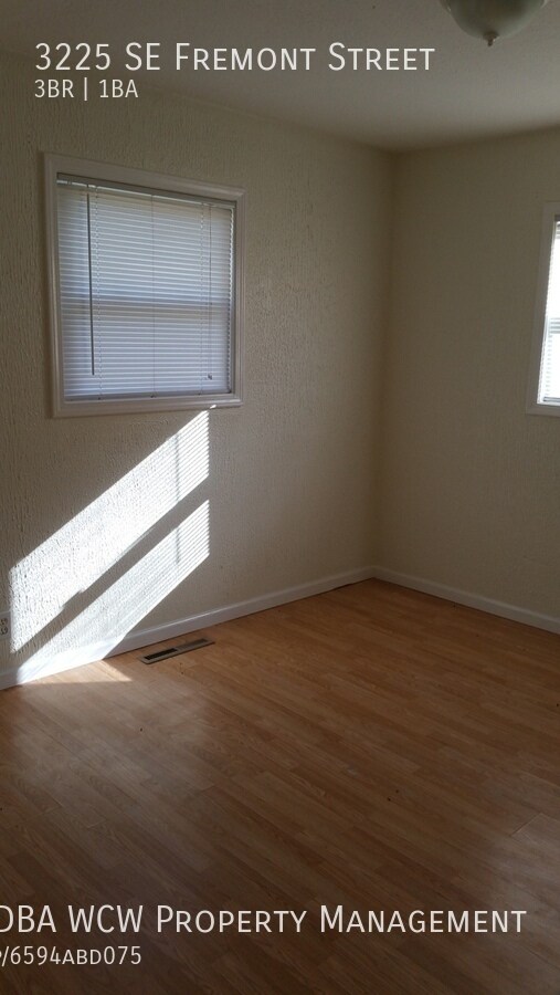 Foto del edificio - 3225 SE Fremont St