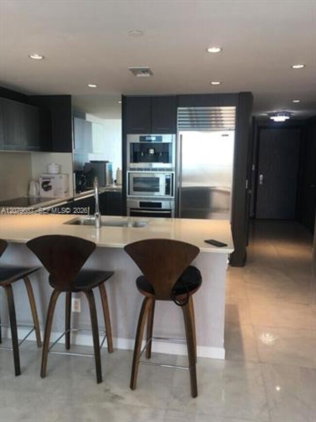Foto del edificio - 17001 Collins Ave