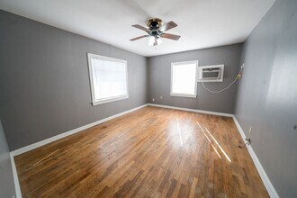 Building Photo - 2218 1/2 Chapman St