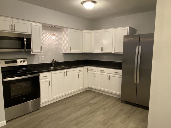 Building Photo - 104 Catherine St